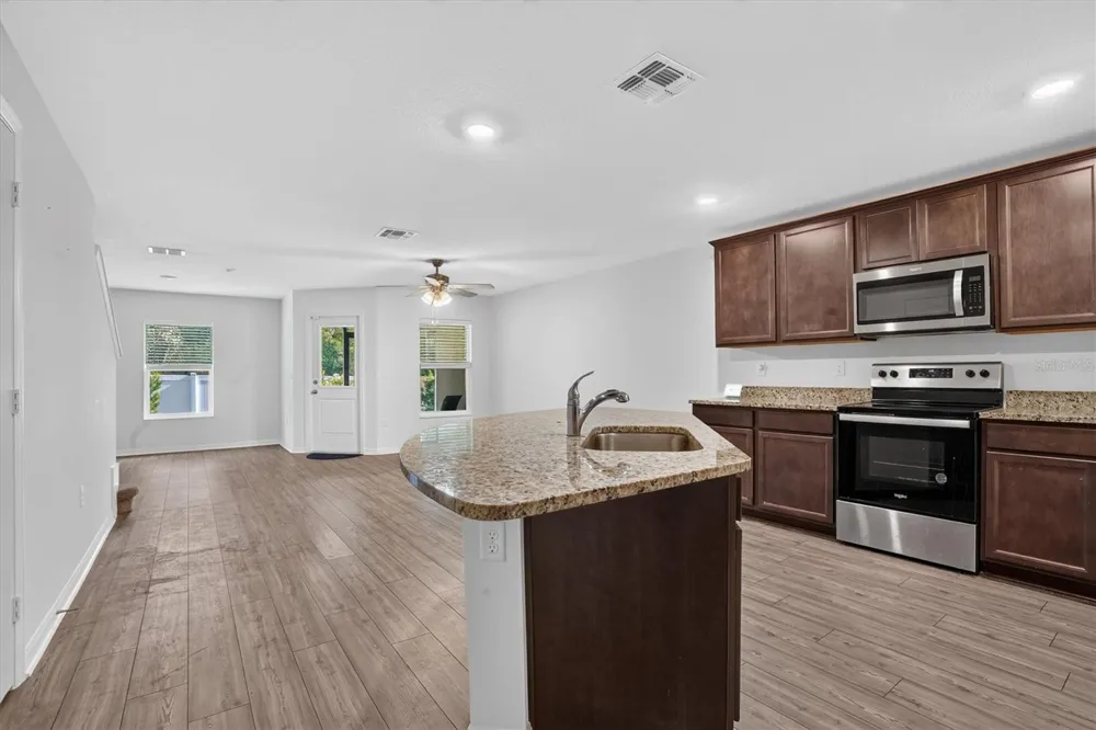 1556 WYNFORD CIRCLE Tavares, FL 32778