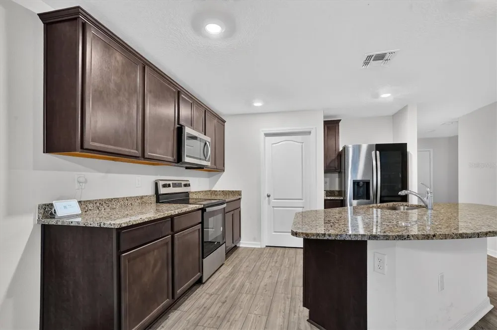 1556 WYNFORD CIRCLE Tavares, FL 32778
