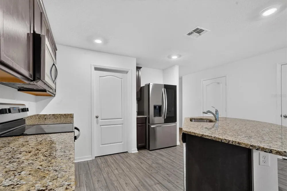 1556 WYNFORD CIRCLE Tavares, FL 32778