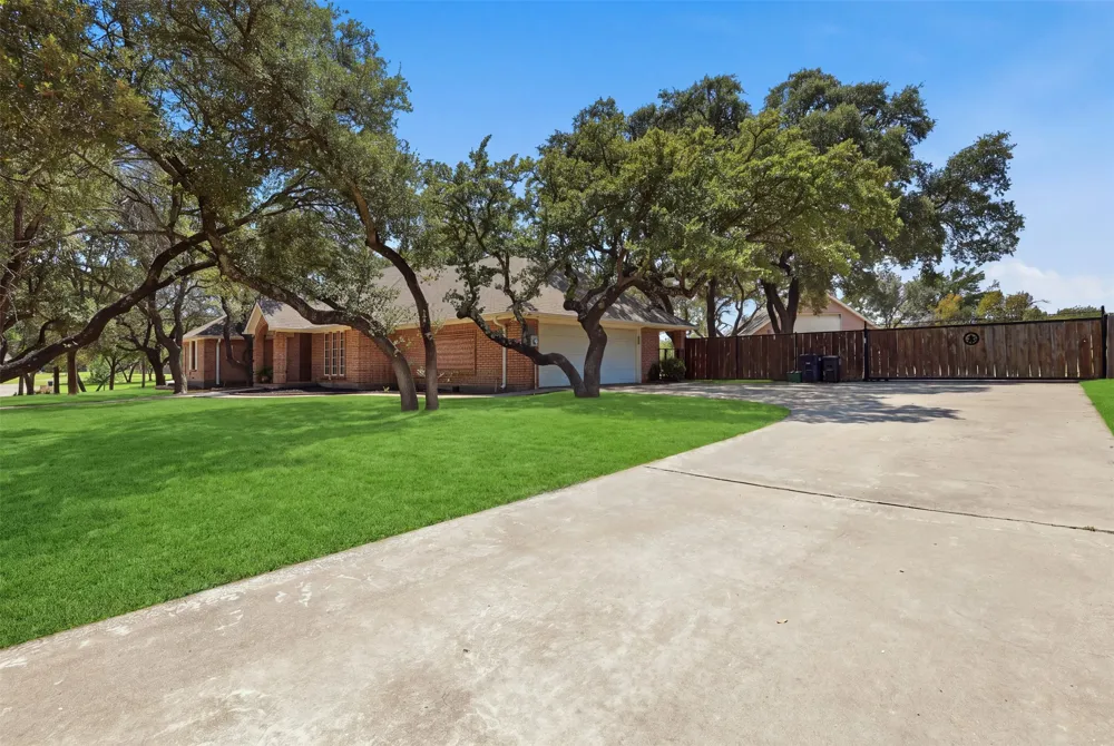 128 Oakwood Court Lakeside, TX 76135