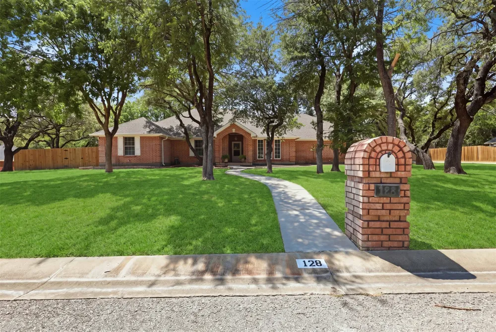 128 Oakwood Court Lakeside, TX 76135