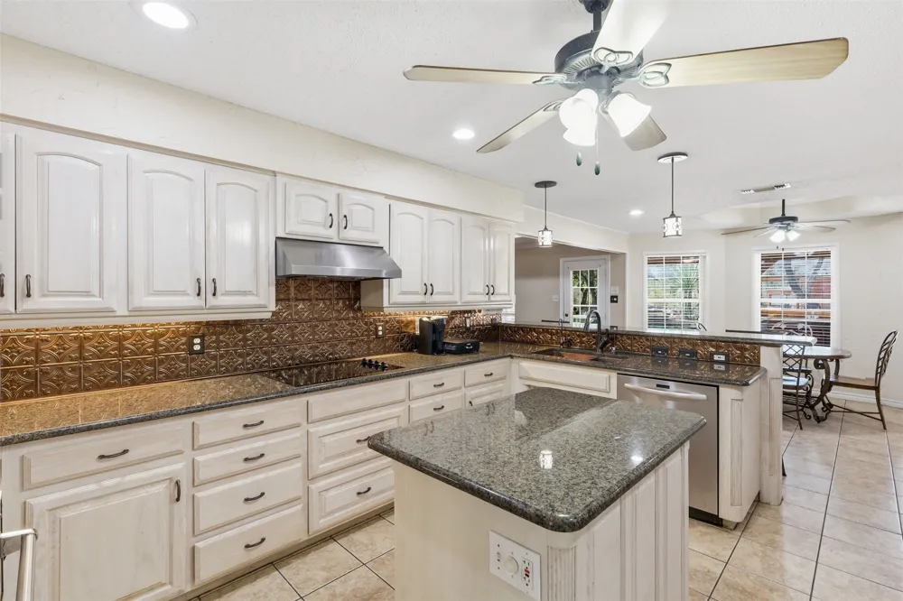 128 Oakwood Court Lakeside, TX 76135