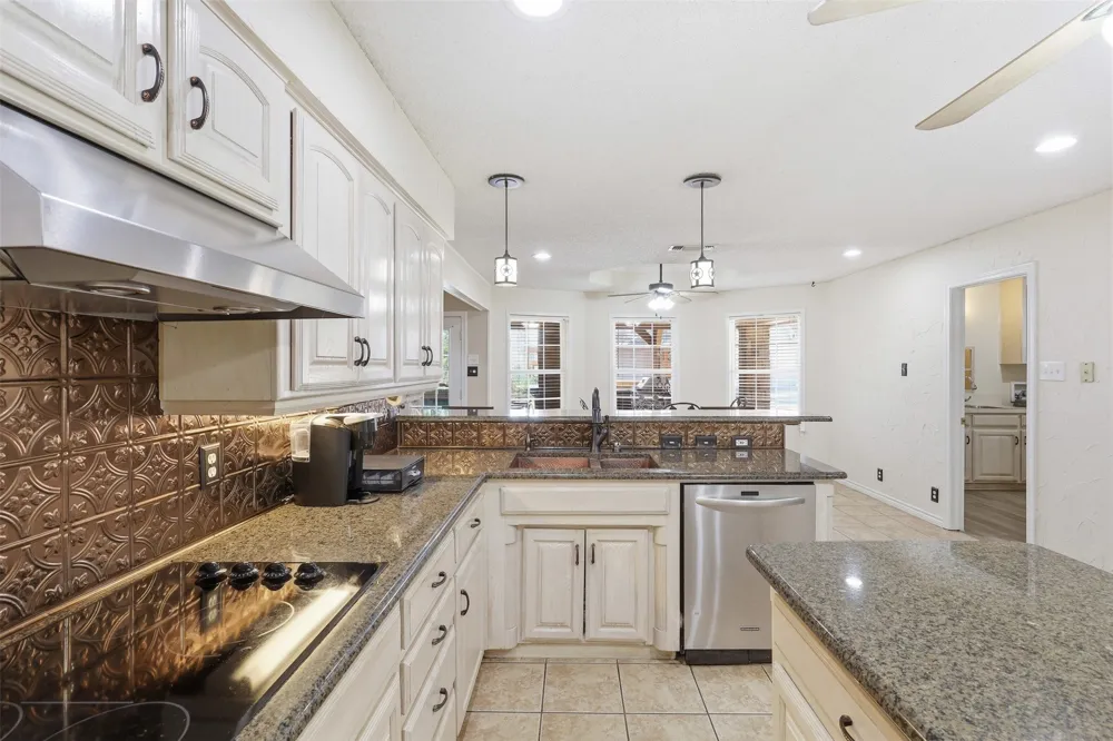 128 Oakwood Court Lakeside, TX 76135