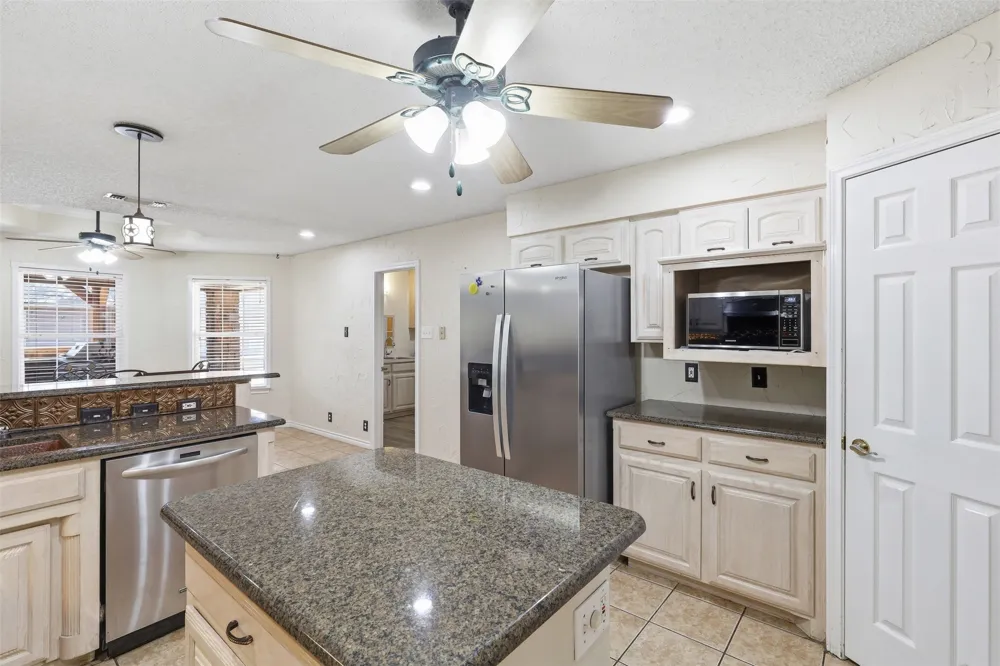 128 Oakwood Court Lakeside, TX 76135