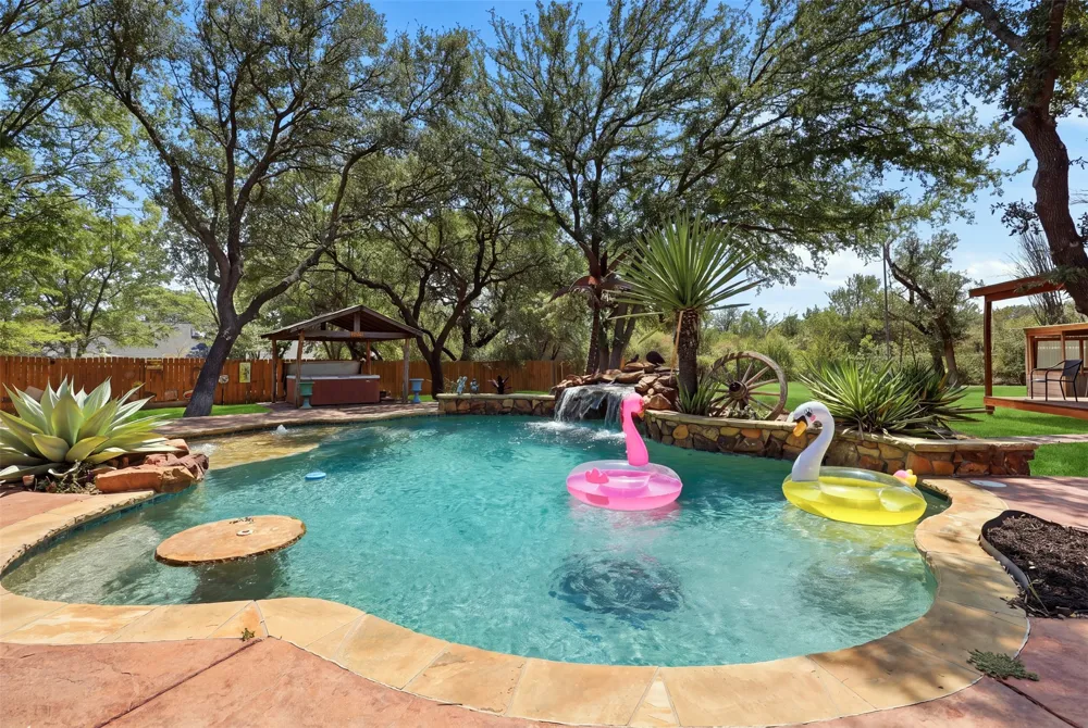 128 Oakwood Court Lakeside, TX 76135