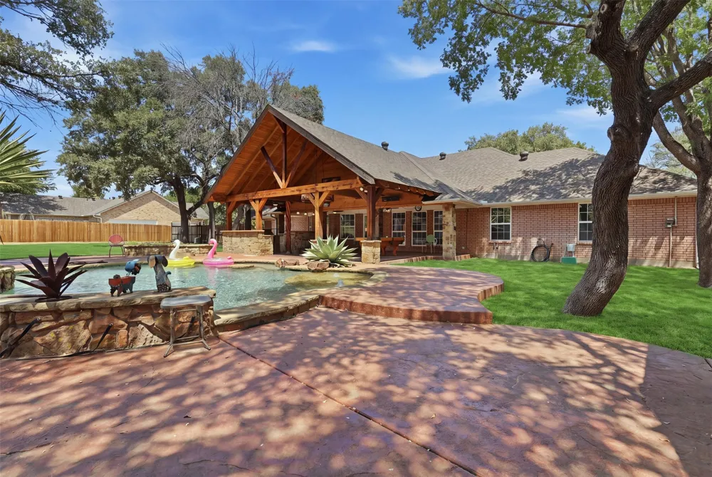128 Oakwood Court Lakeside, TX 76135