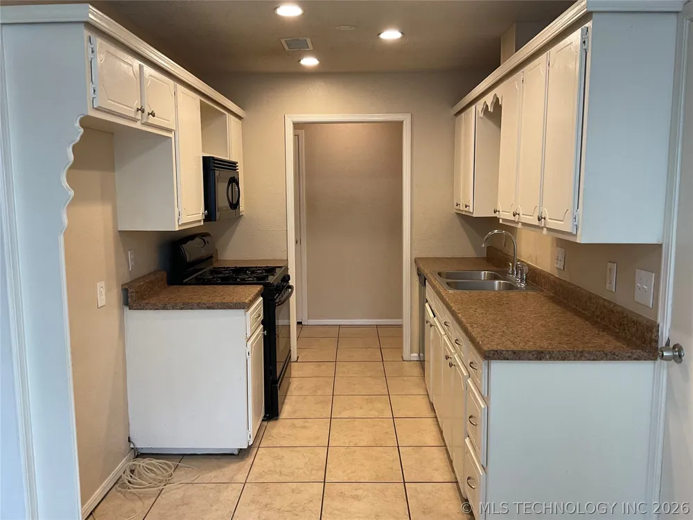 908 W Nashville Street Broken Arrow, OK 74012