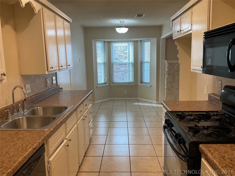 908 W Nashville Street Broken Arrow, OK 74012