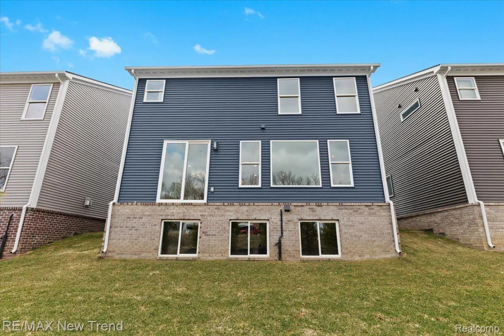 209 MOUNTAIN VIEW LANE Milford Village, MI 48381