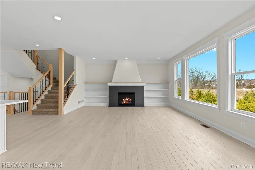 209 MOUNTAIN VIEW LANE Milford Village, MI 48381