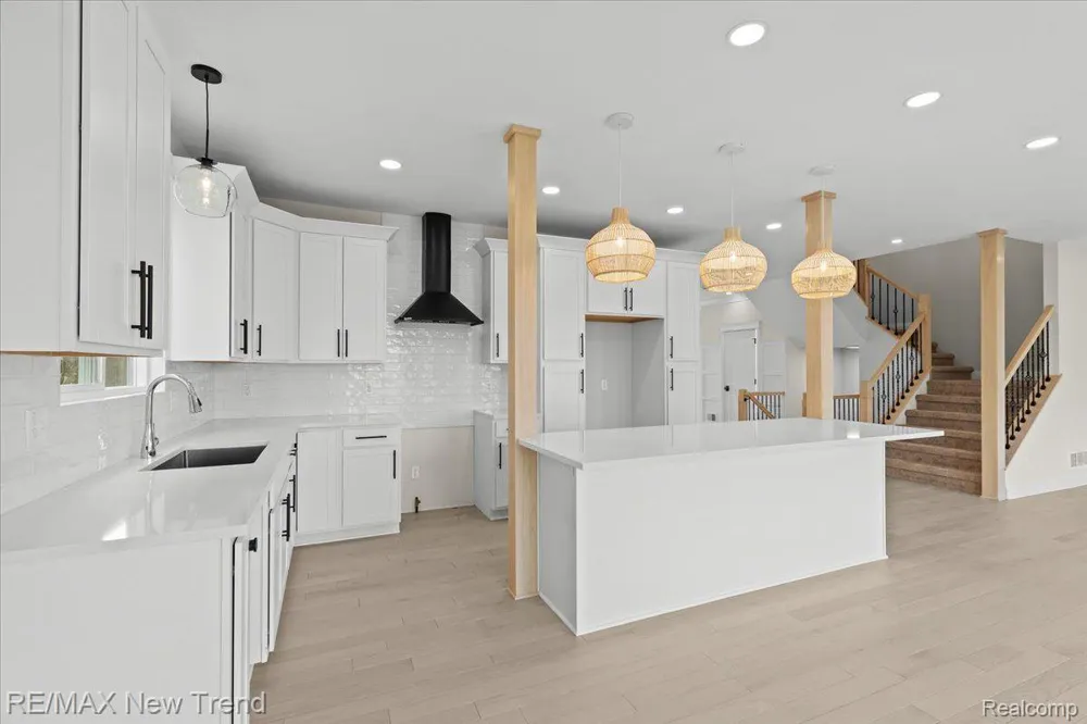 209 MOUNTAIN VIEW LANE Milford Village, MI 48381