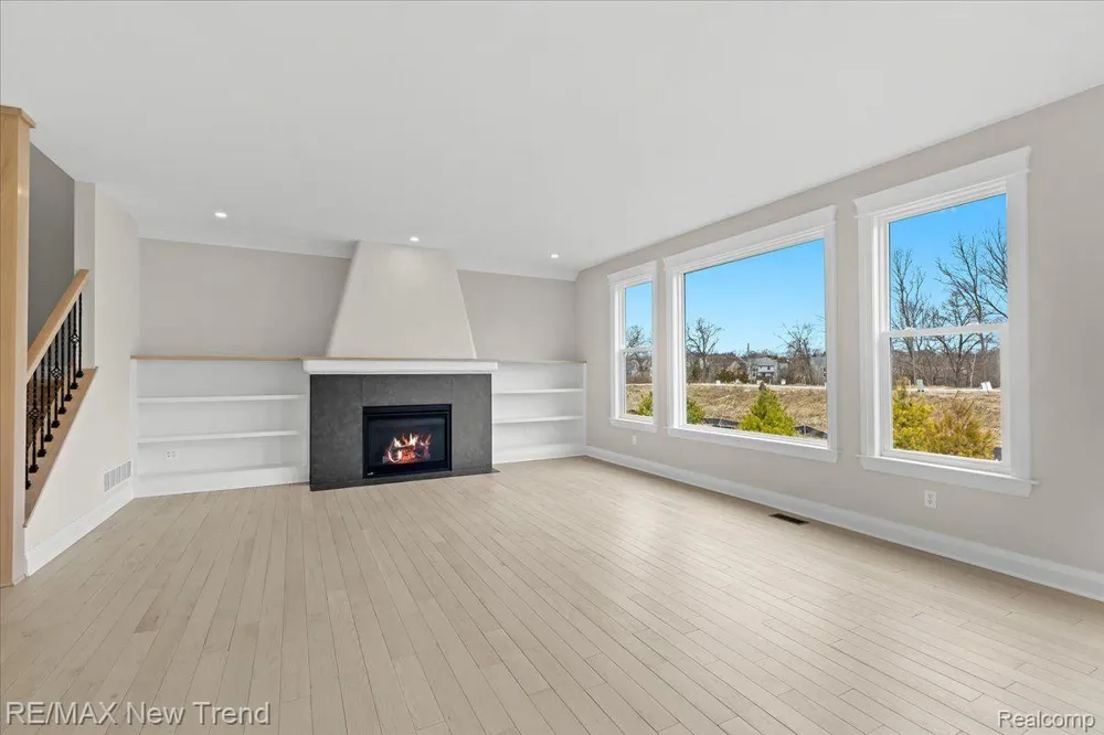 209 MOUNTAIN VIEW LANE Milford Village, MI 48381