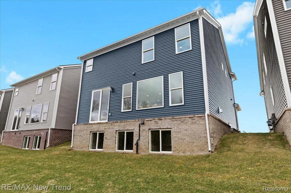 209 MOUNTAIN VIEW LANE Milford Village, MI 48381