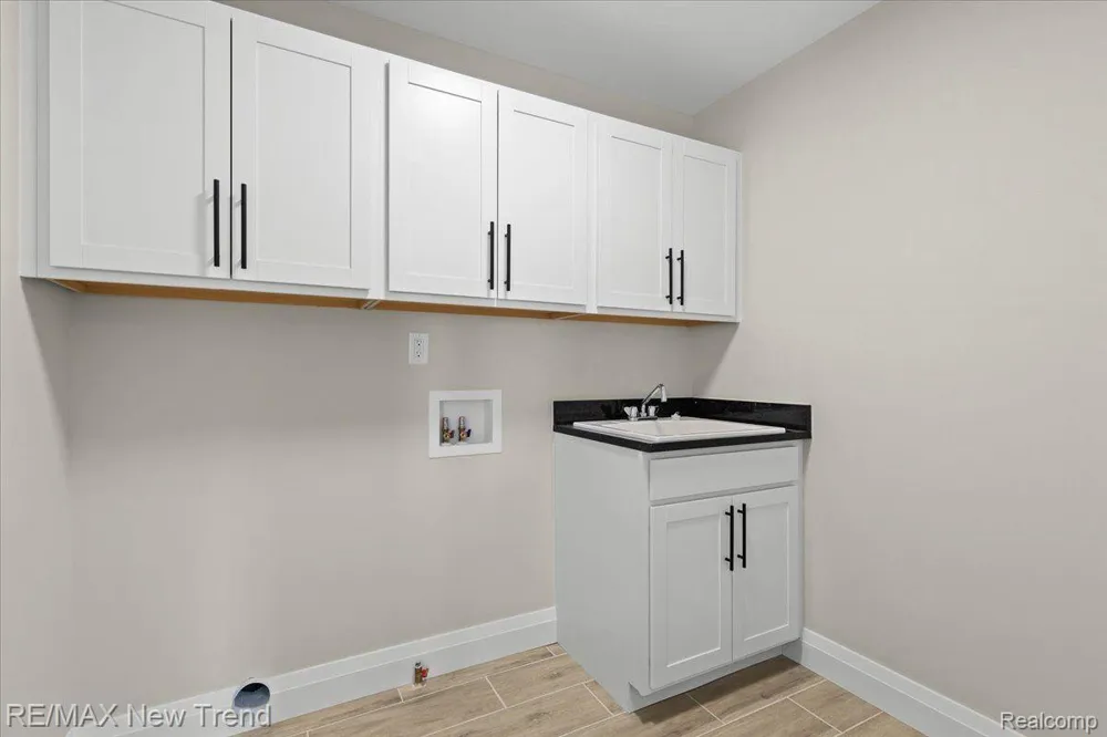 209 MOUNTAIN VIEW LANE Milford Village, MI 48381