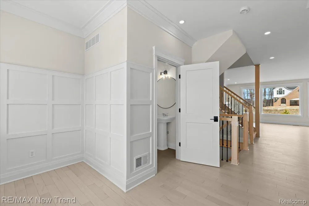 209 MOUNTAIN VIEW LANE Milford Village, MI 48381