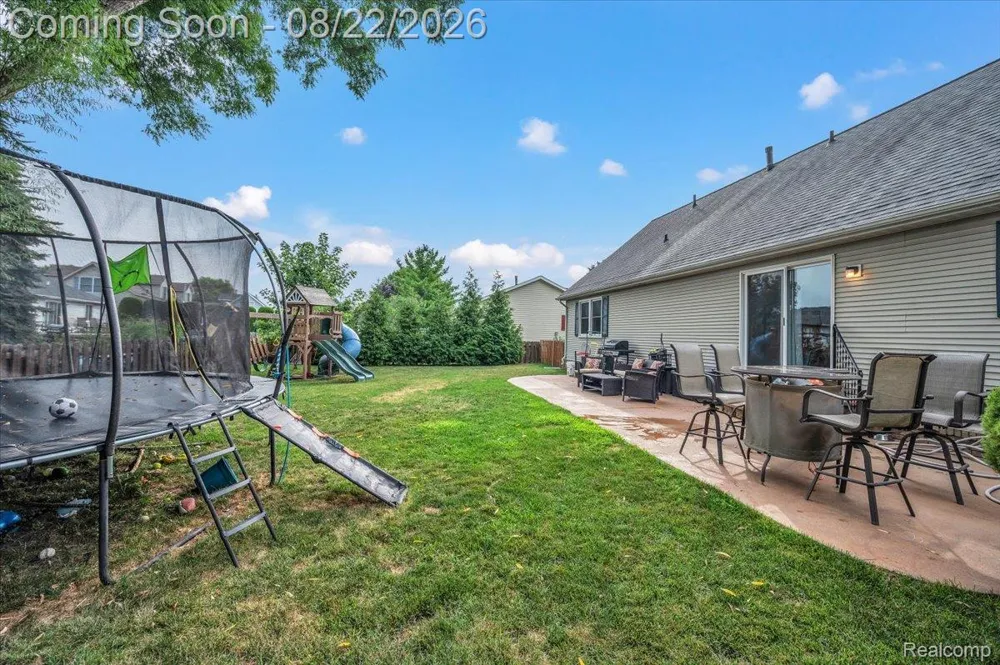 21723 Magnolia Court Macomb Township, MI 48044