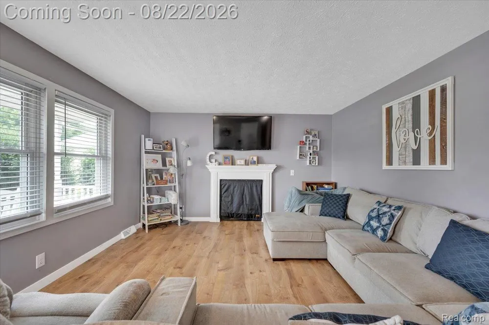 21723 Magnolia Court Macomb Township, MI 48044
