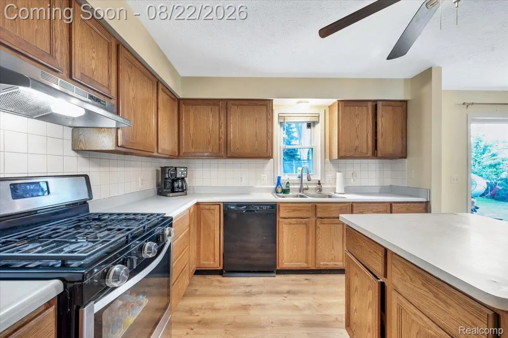 21723 Magnolia Court Macomb Township, MI 48044
