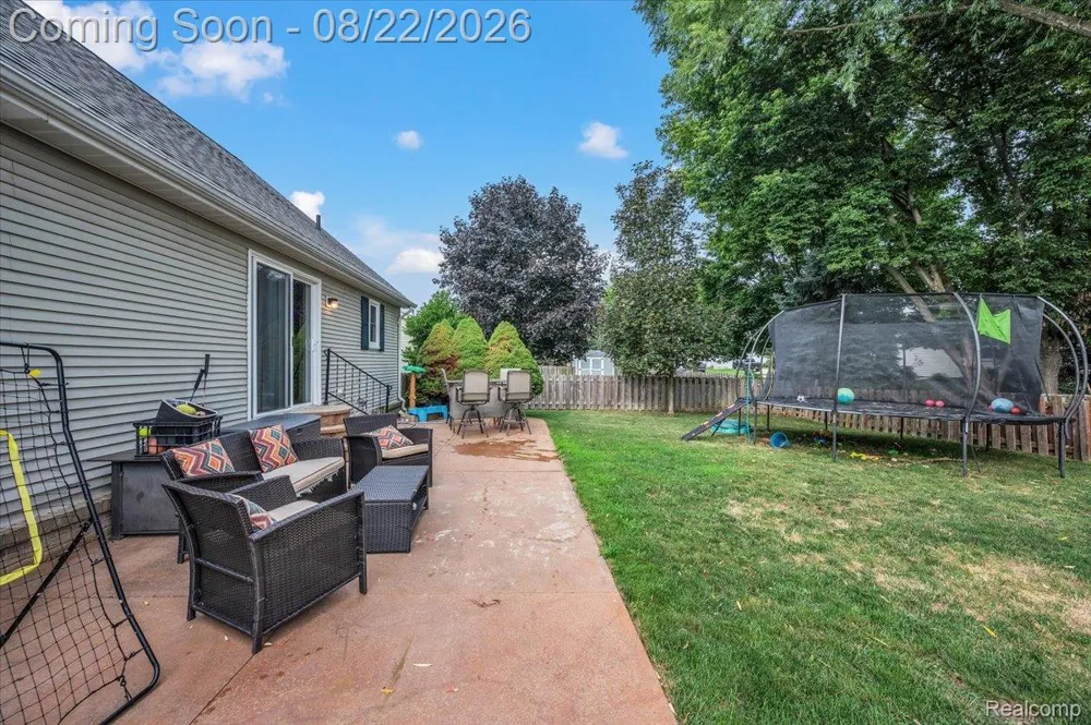 21723 Magnolia Court Macomb Township, MI 48044