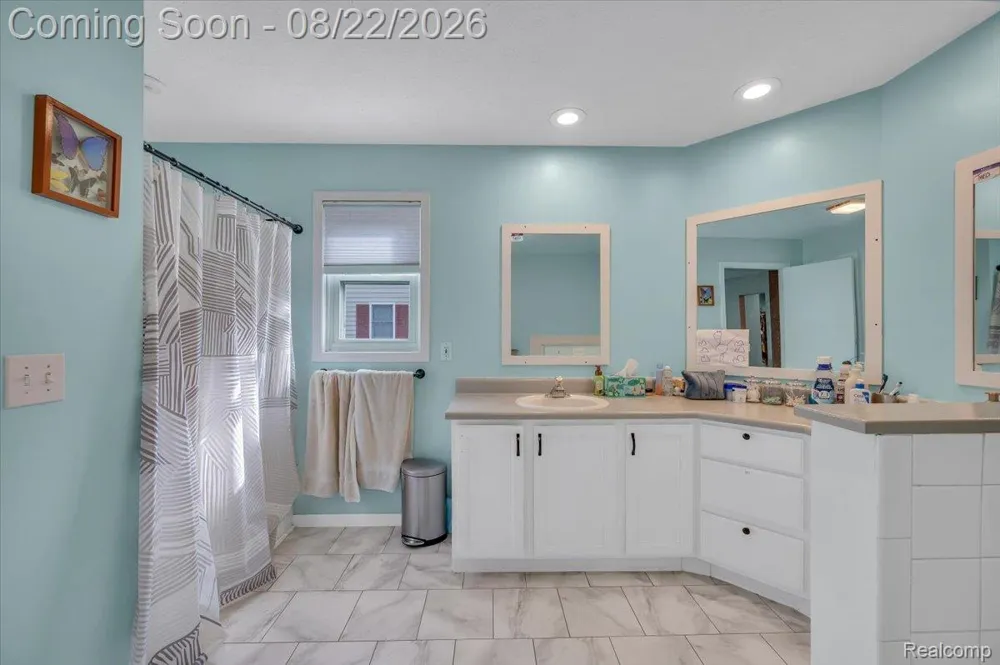 21723 Magnolia Court Macomb Township, MI 48044