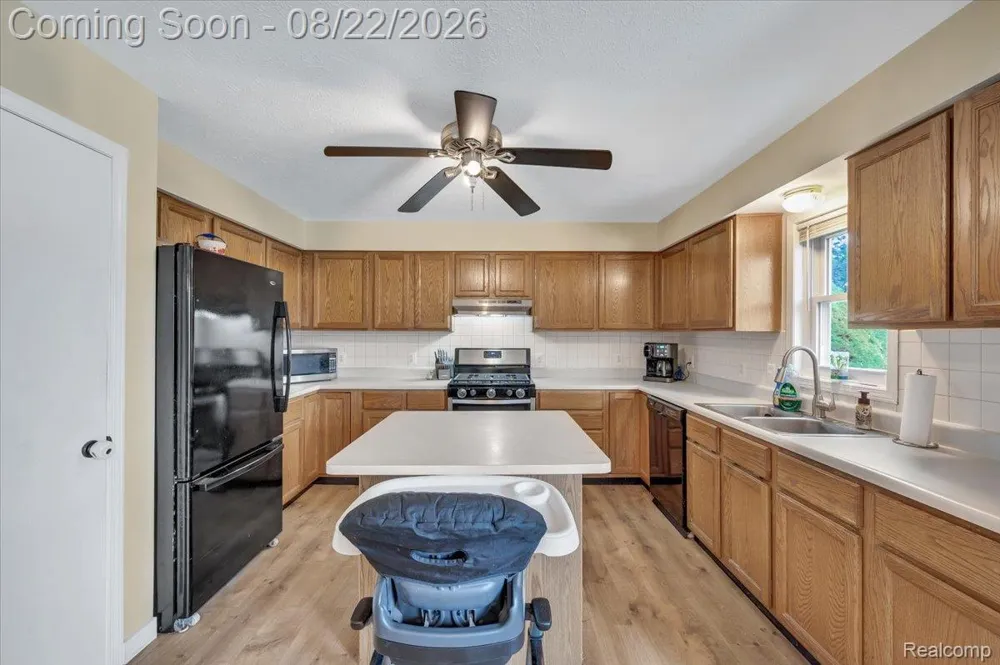 21723 Magnolia Court Macomb Township, MI 48044