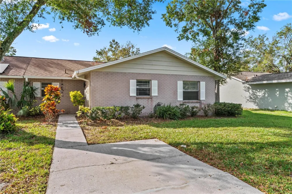 5108 LAWNTON COURT Tampa, FL 33624