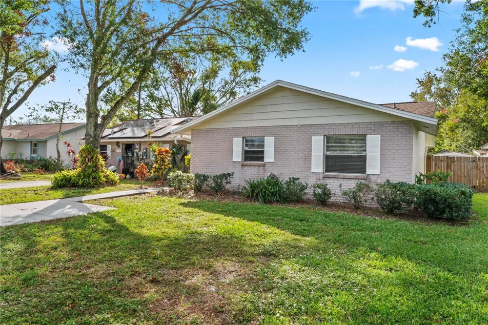 5108 LAWNTON COURT Tampa, FL 33624