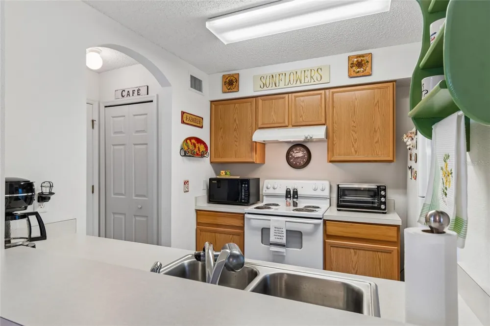 4009 DOLPHIN DRIVE Tampa, FL 33617