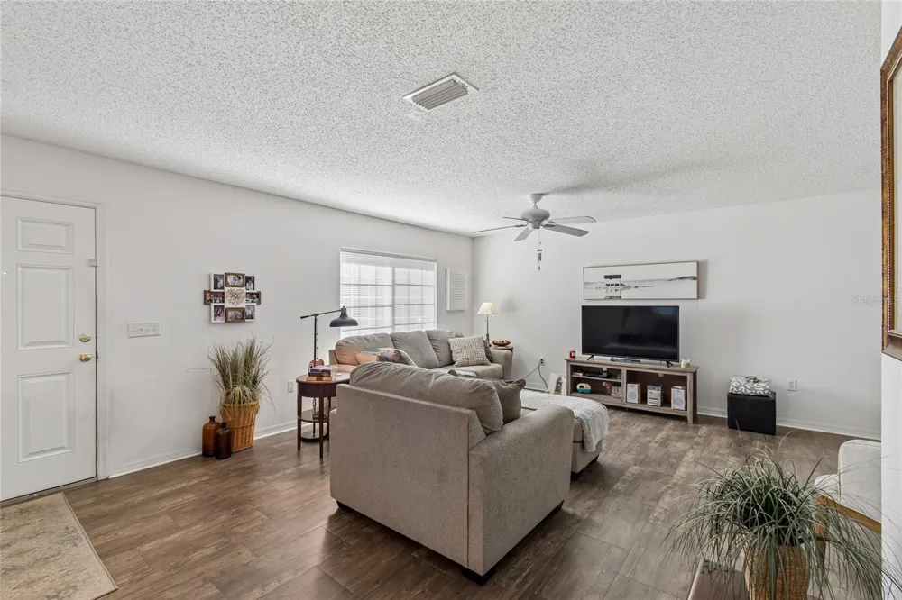 4009 DOLPHIN DRIVE Tampa, FL 33617