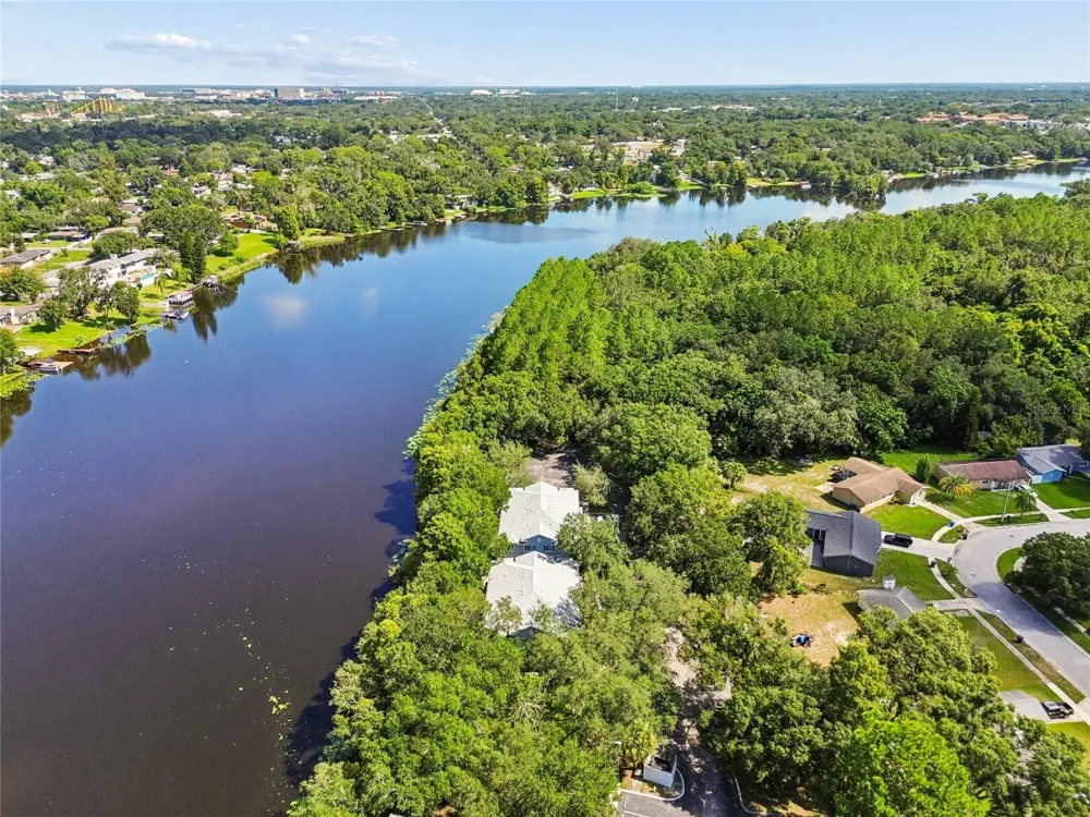 4009 DOLPHIN DRIVE Tampa, FL 33617