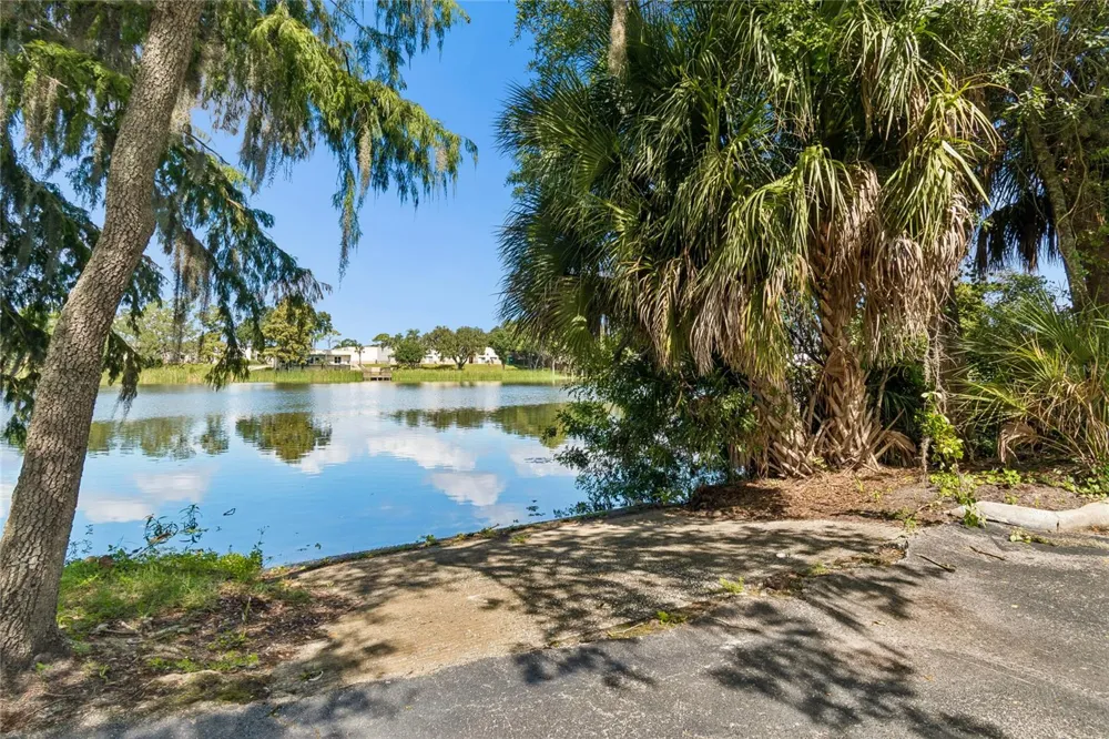 4009 DOLPHIN DRIVE Tampa, FL 33617