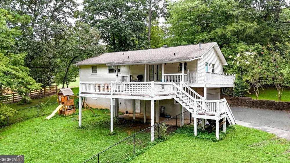 110 Crestmont DR Calhoun, GA 30701