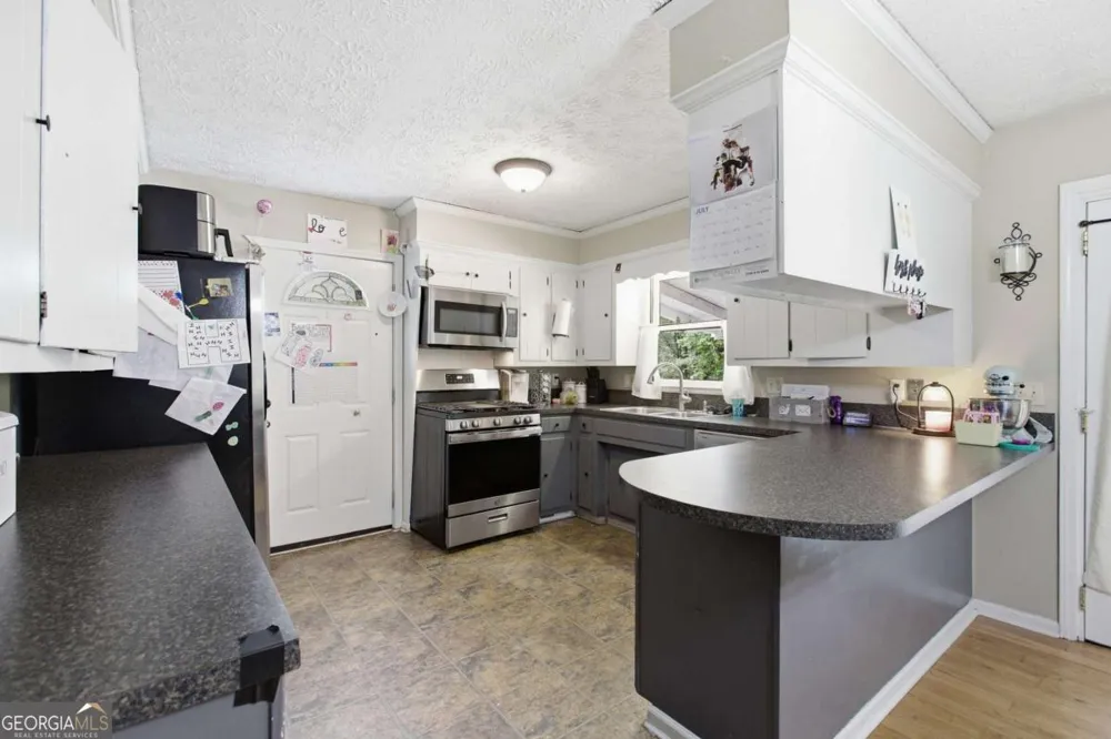 110 Crestmont DR Calhoun, GA 30701