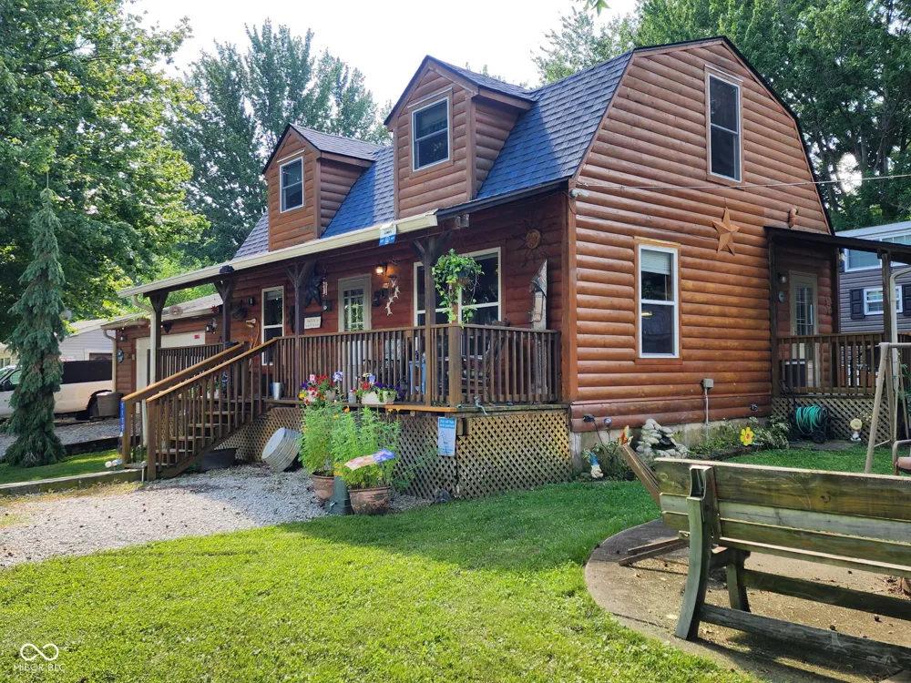 5175 Van Bibber Lake Estates Greencastle, IN 46135