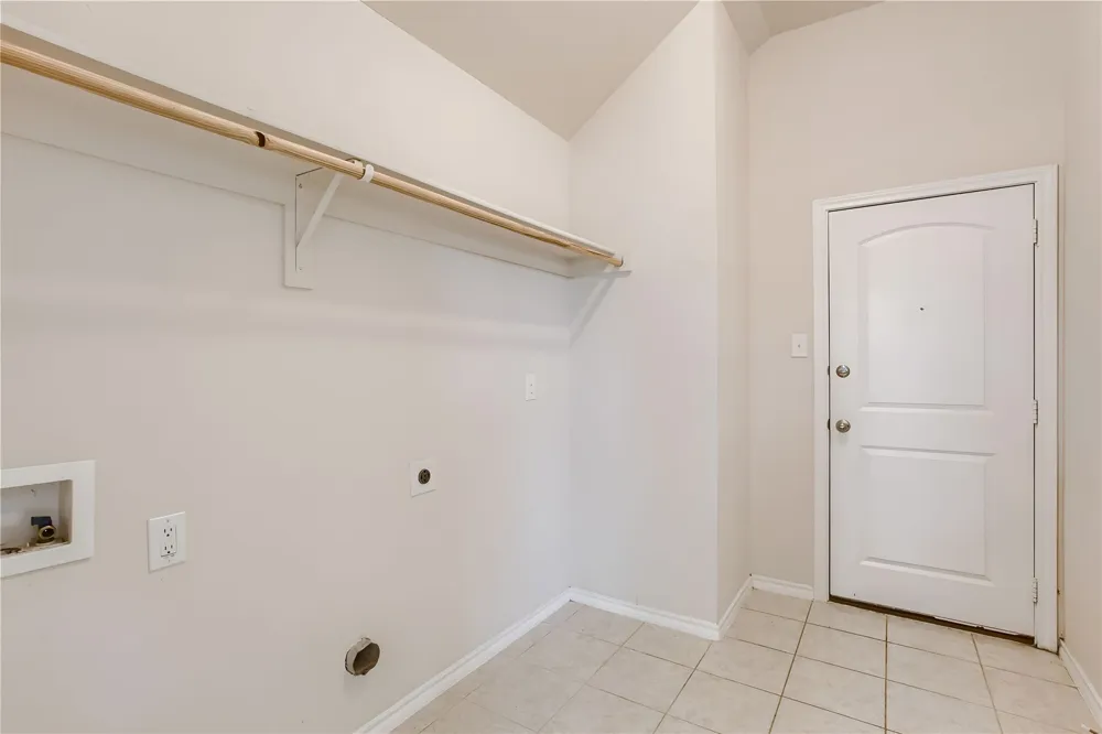 221 Anthony Lane Red Oak, TX 75154