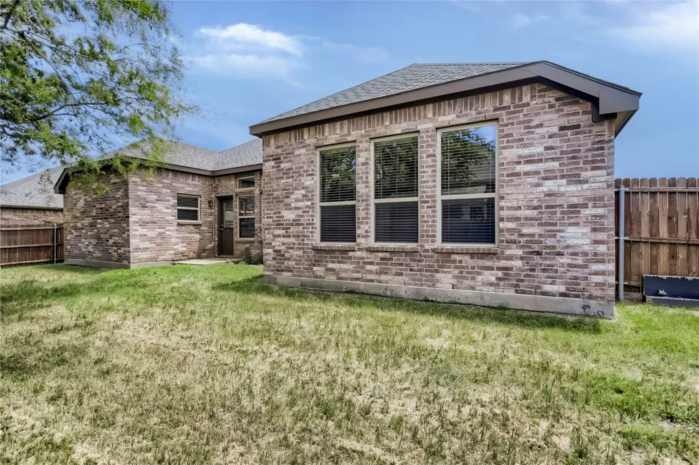 221 Anthony Lane Red Oak, TX 75154