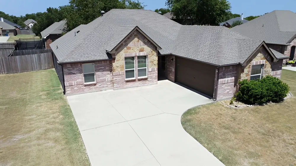 221 Anthony Lane Red Oak, TX 75154