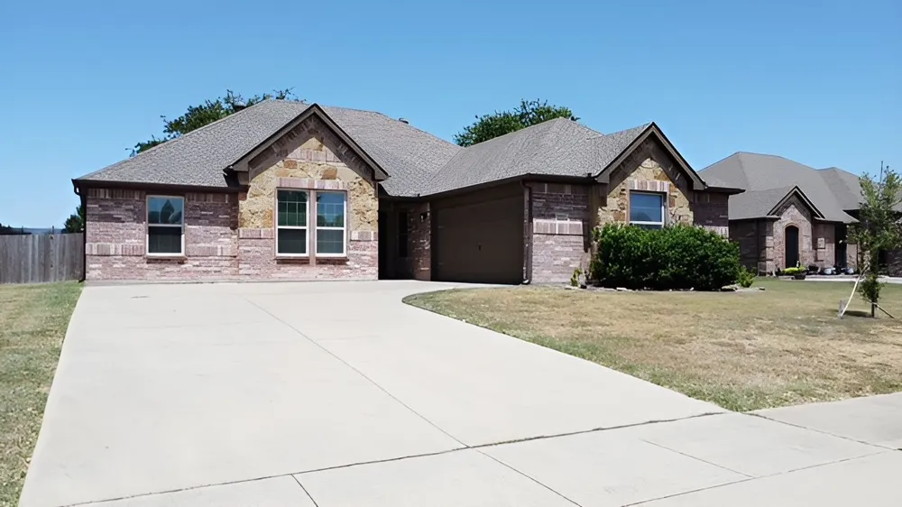 221 Anthony Lane Red Oak, TX 75154