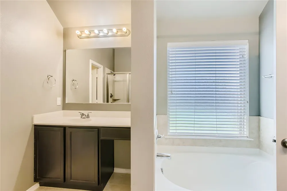 221 Anthony Lane Red Oak, TX 75154