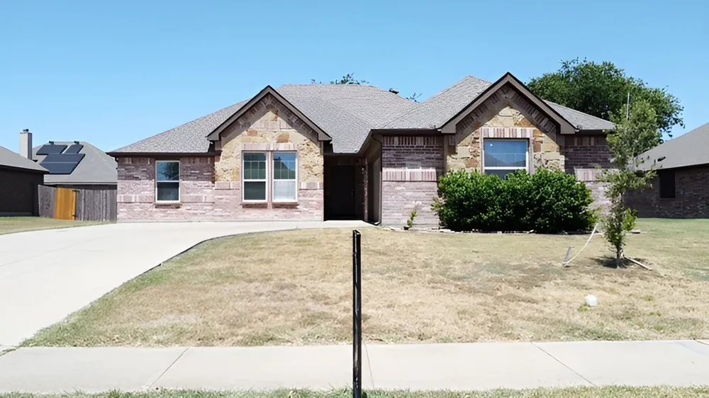 221 Anthony Lane Red Oak, TX 75154