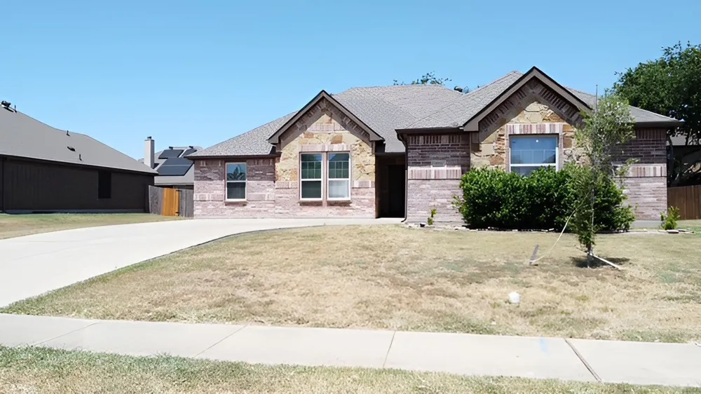 221 Anthony Lane Red Oak, TX 75154