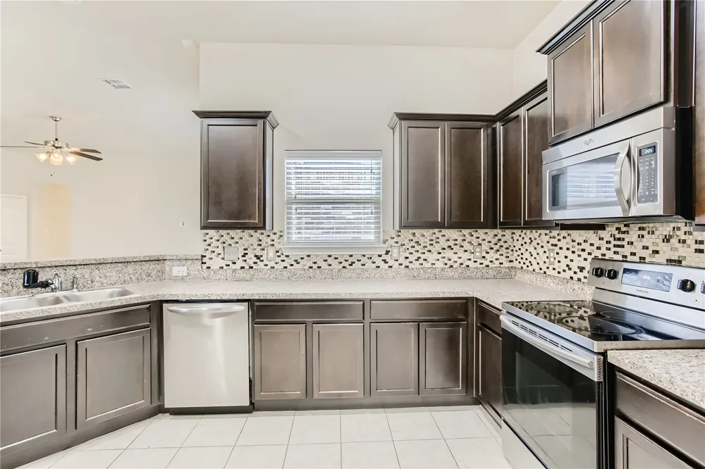 221 Anthony Lane Red Oak, TX 75154