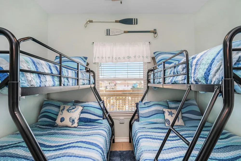 960 B Palmetto Drive Crystal Beach, TX 77650