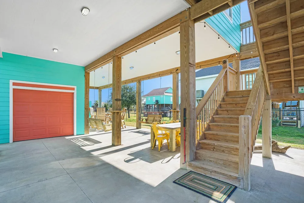 960 B Palmetto Drive Crystal Beach, TX 77650