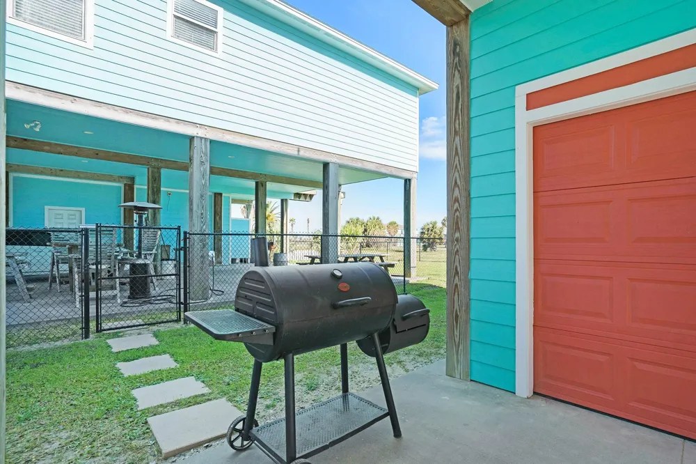 960 B Palmetto Drive Crystal Beach, TX 77650