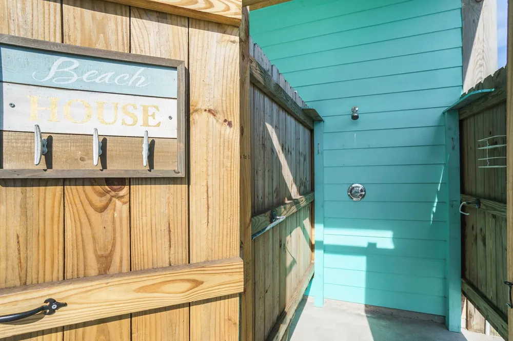 960 B Palmetto Drive Crystal Beach, TX 77650