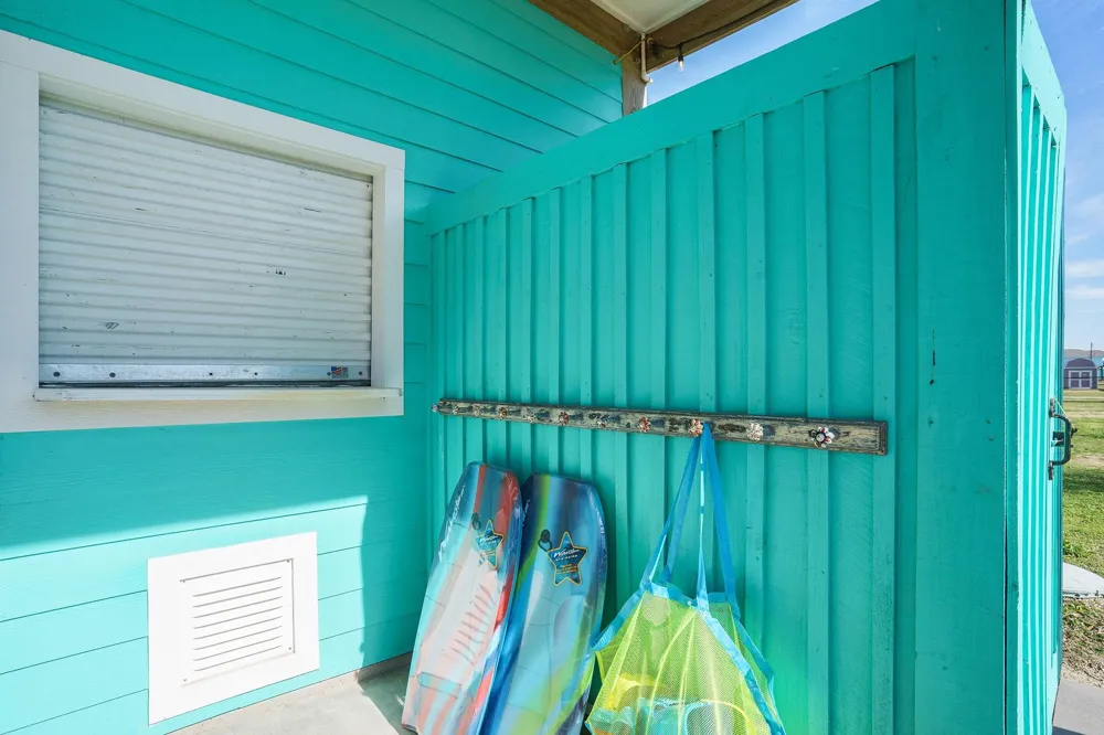 960 B Palmetto Drive Crystal Beach, TX 77650