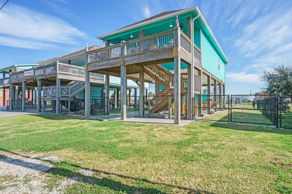 960 B Palmetto Drive Crystal Beach, TX 77650
