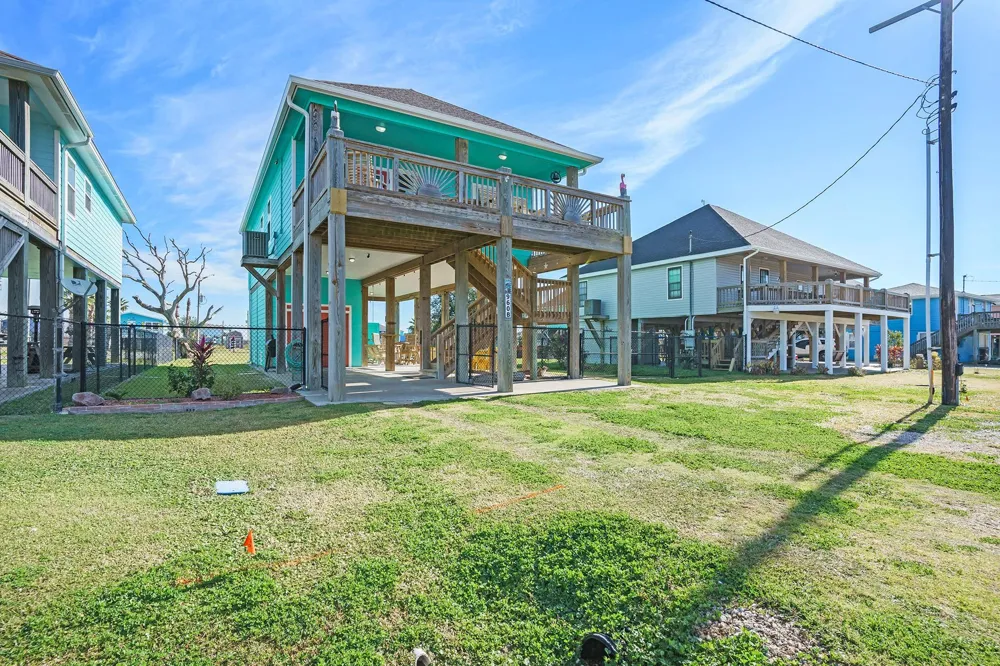 960 B Palmetto Drive Crystal Beach, TX 77650