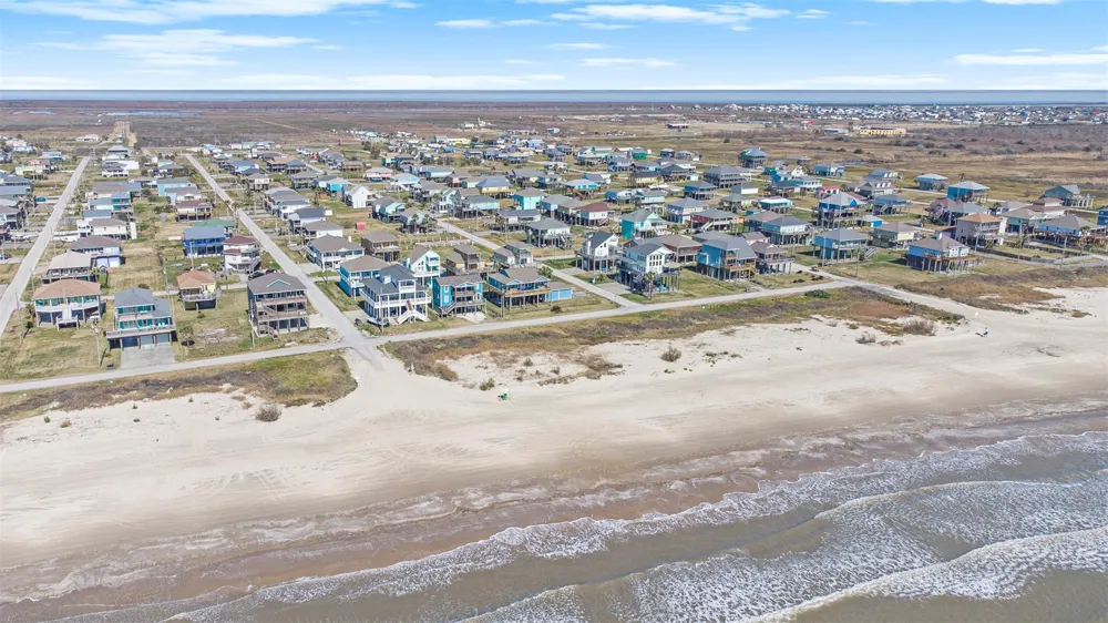 960 B Palmetto Drive Crystal Beach, TX 77650
